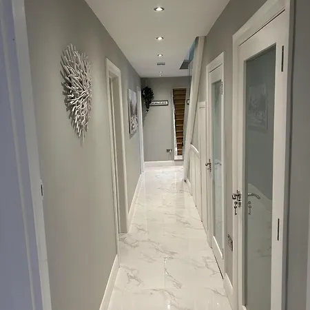 펜션 Croke Park 3-beds 1 Pullout Bed Sleeps 8