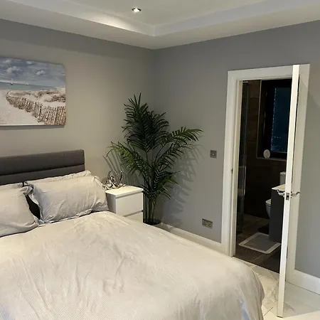 Croke Park 3-beds 1 Pullout Bed Sleeps 8 펜션 더블린