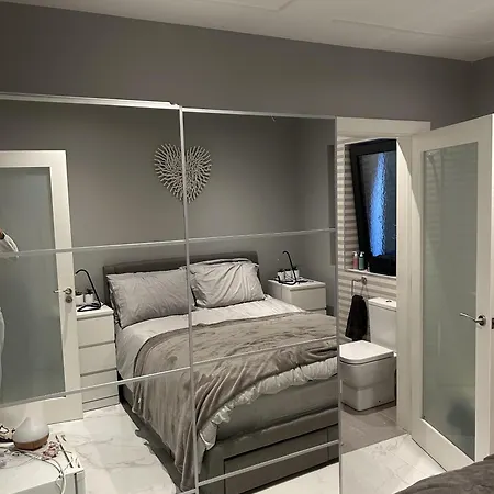 Croke Park 3-beds 1 Pullout Bed Sleeps 8